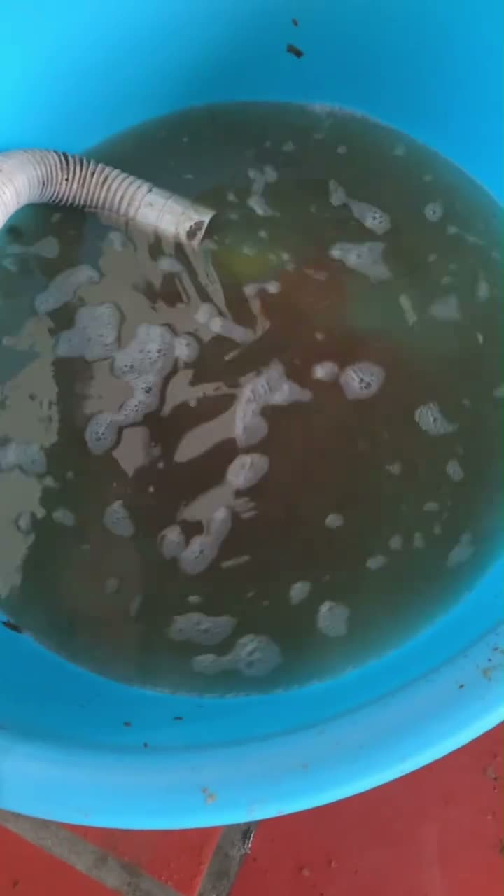 Nước xả cặn bẩn đen
